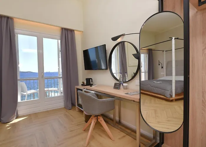 Hermes 3* Ermoúpoli